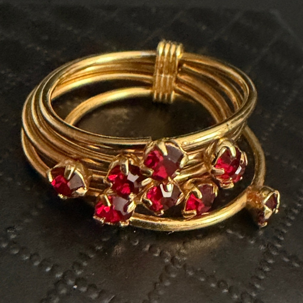 Vintage Rhinestone Ring Harem Red Gold Tone
